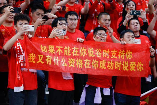 布朗尼·詹姆斯：在父亲的影子下争取自己的认同